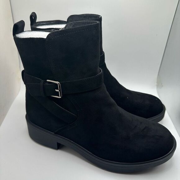 CUSHIONAIRE Women's Houston strap boot +Memory Foam 9 BLACK NEW - Picture 1 of 6